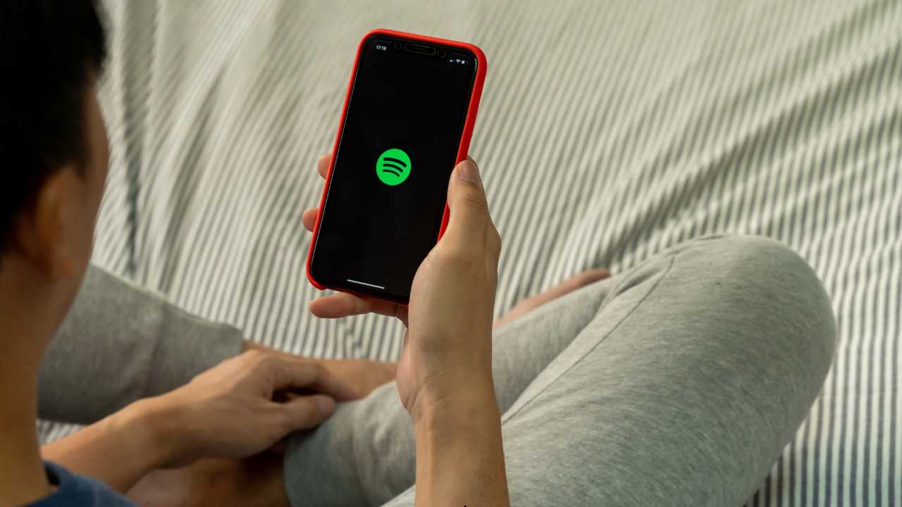 SPOTIFY PREMIUM gratuito per tutti: i 10,99 al mese li puoi usare per fare altro | Ascolti tutta la musica che vuoi senza cacciare un euro