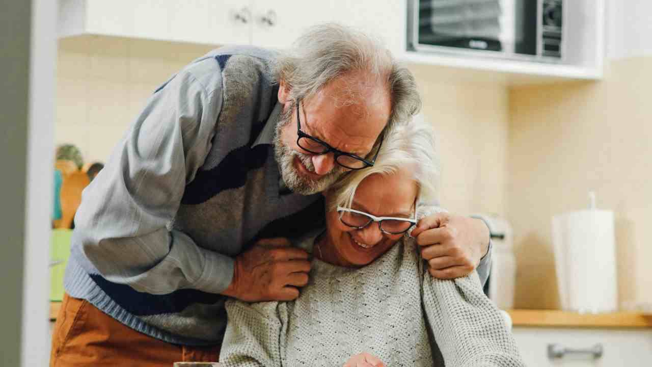 PENSIONE, non lavori e ci vai lo stesso: la nuova LEGGE è passata da oggi | Intaschi anche un botto di soldi