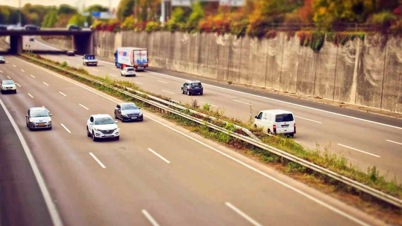 Autostrada, questa è pericolosissima quest’anno: ti aspetta al casello per distruggerti | A centinaia di italiani è già successo