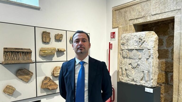 Notiziari Speciali Edizioni Regionali Blog Meteo   Home  Sicilia  Archeologia, a Gela riemergono nuovi reperti durante lavori Sicilia Archeologia, a Gela riemergono nuovi reperti durante lavori