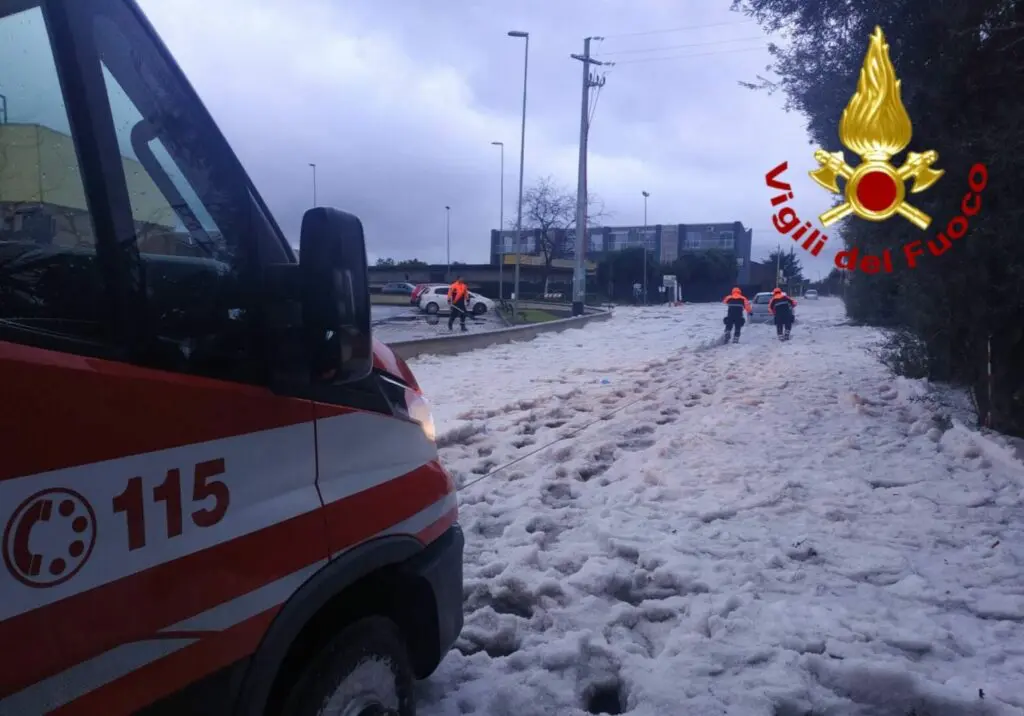 Maltempo nel Catanese e nel Messinese, esondano torrenti. Residenti intrappolati in casa