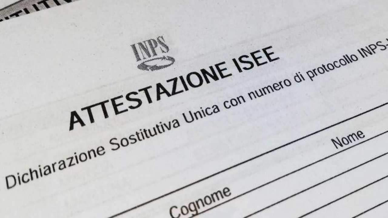 ISEE, scovato il metodo per abbassarlo legalmente: così chiedi BONUS su BONUS e nessuno te li può negare