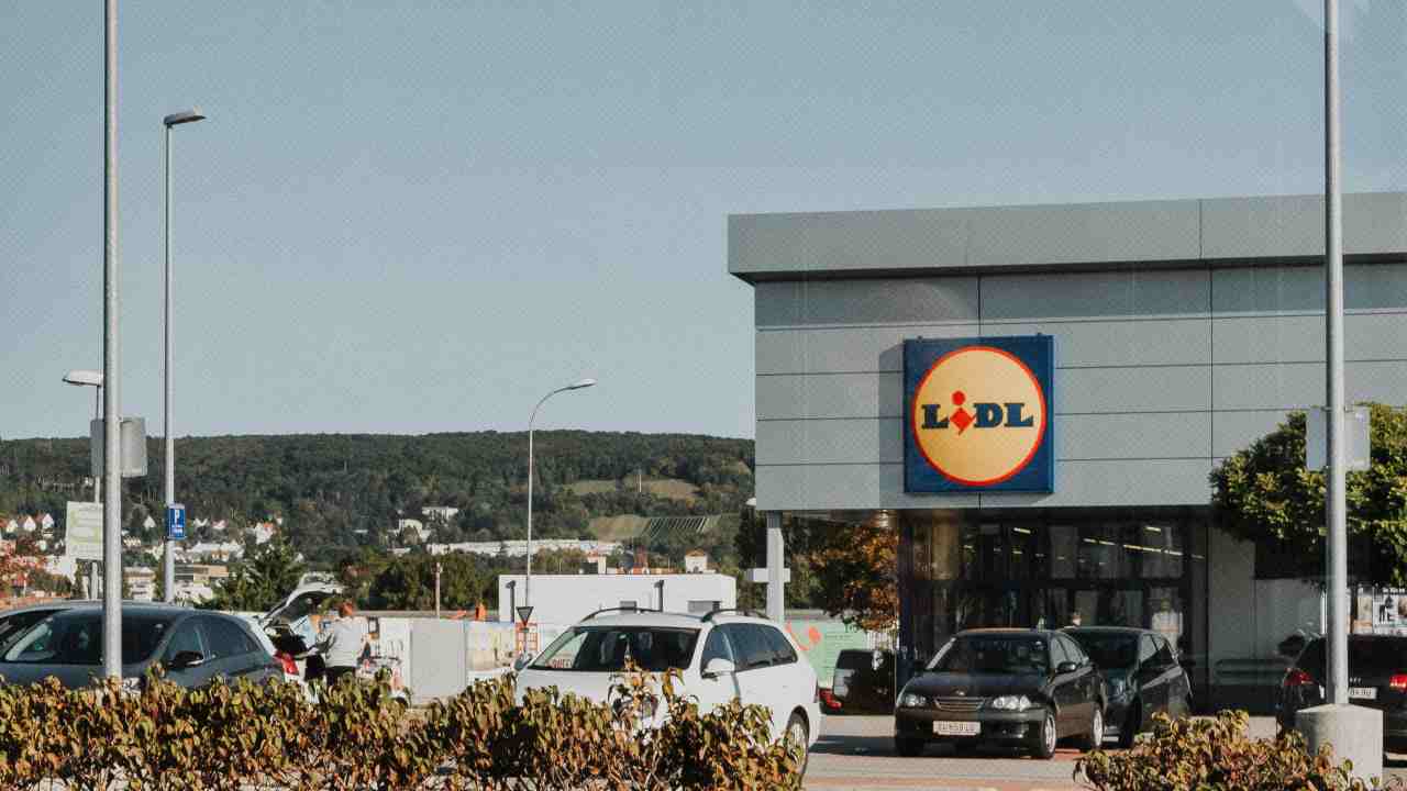 “Fate attenzione ai commessi, sono stata truffata…”: va alla LIDL e paga 5 volte | Partita la ‘denuncia’