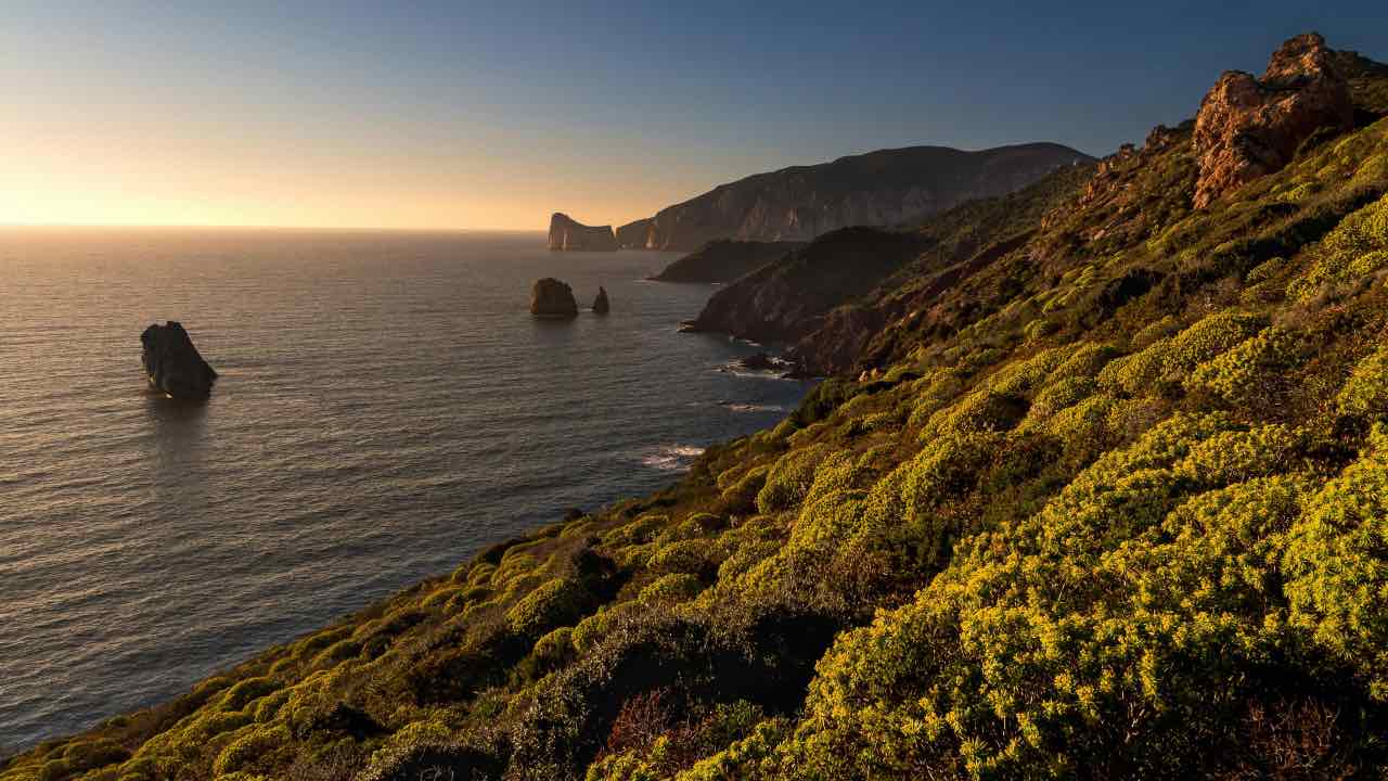 UFFICIALE: Sardegna cancellata, la Sicilia l’ha ‘mangiata’ ormai | L’unica isola italiana rimasta è lei, sardi dovete rassegnarvi purtroppo