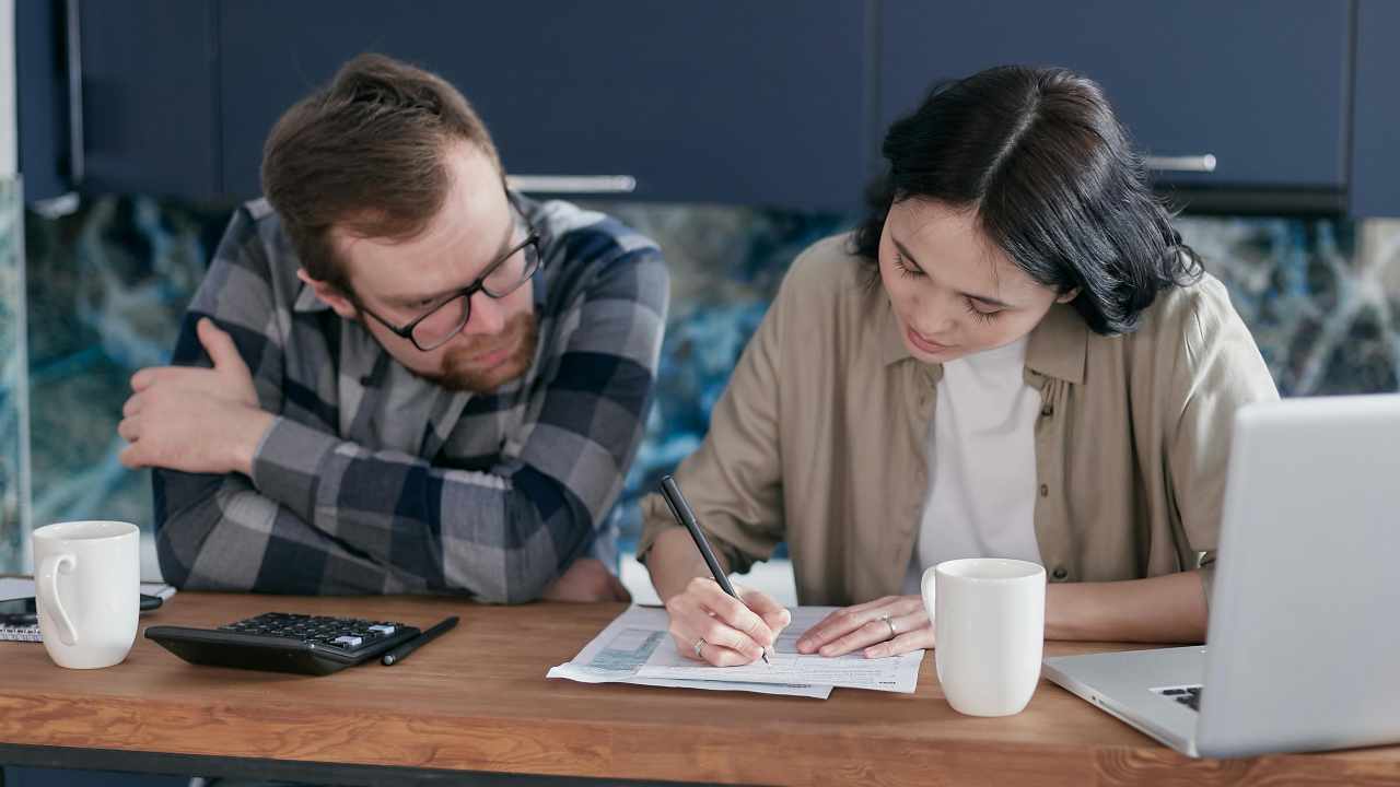 “Non voglio pagare le bollette”, che problema c’è: non devi preoccupartene più, compili un modulo ed è fatta