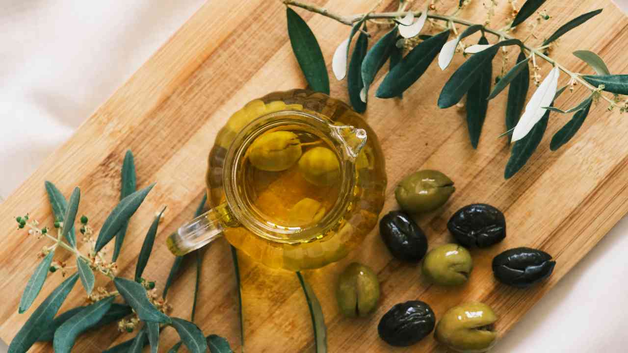 Olio LIDL, la paghi quattro soldi ma lo produce l’azienda famosissima: è la vera ‘miniera d’oro’ italiana