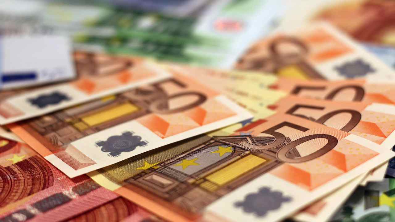 INPS, se vuoi cambiare lavoro compili questo foglio e arrivano 2500 euro sul tuo conto: sito già intasato dalle troppe richieste