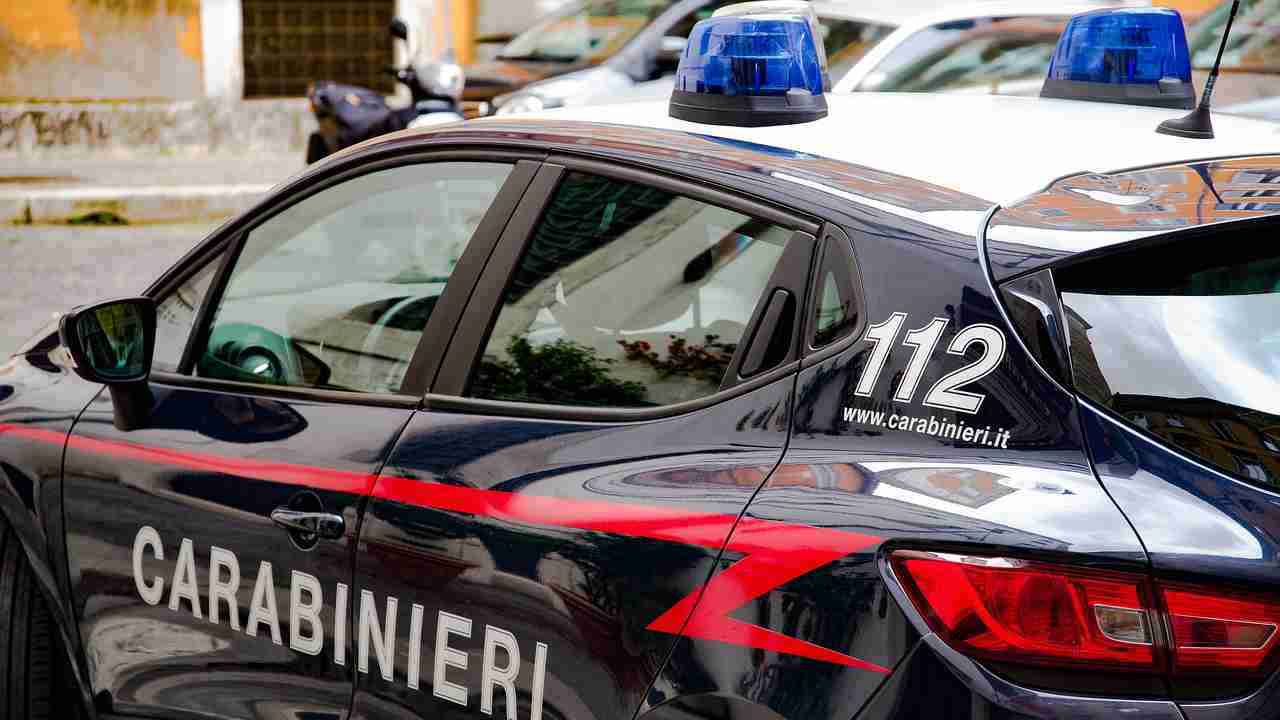 Lo chiamano il “furgoncino killer”: se posteggia davanti casa tua chiama subito il 112 | Neanche nei film horror succede