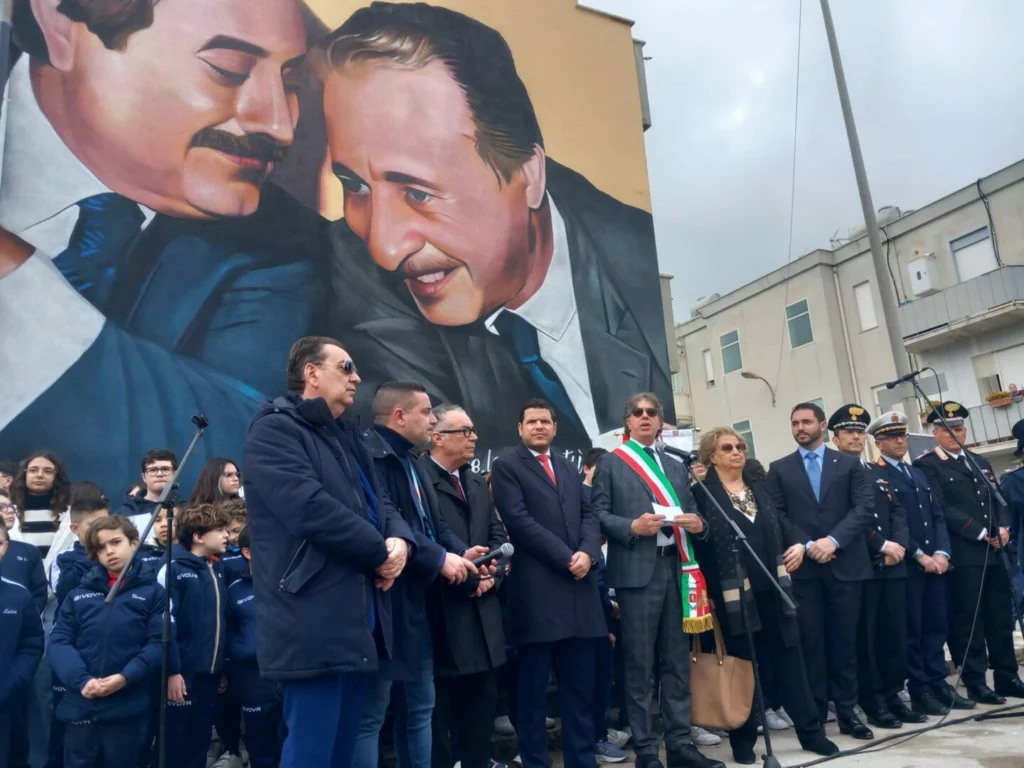 Realizzato murale di Falcone e Borsellino vicino al covo di Messina Denaro