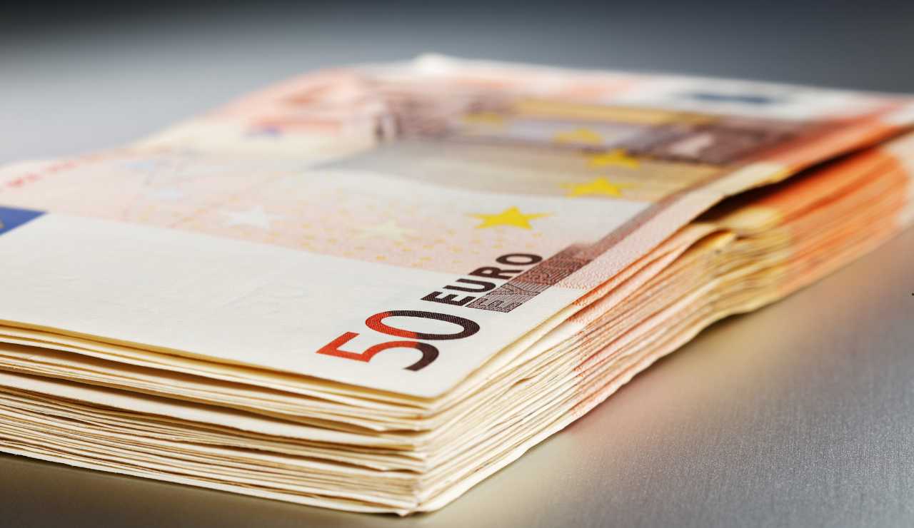 2.000 al mese - fonte_Canva - Sicilianews24.it