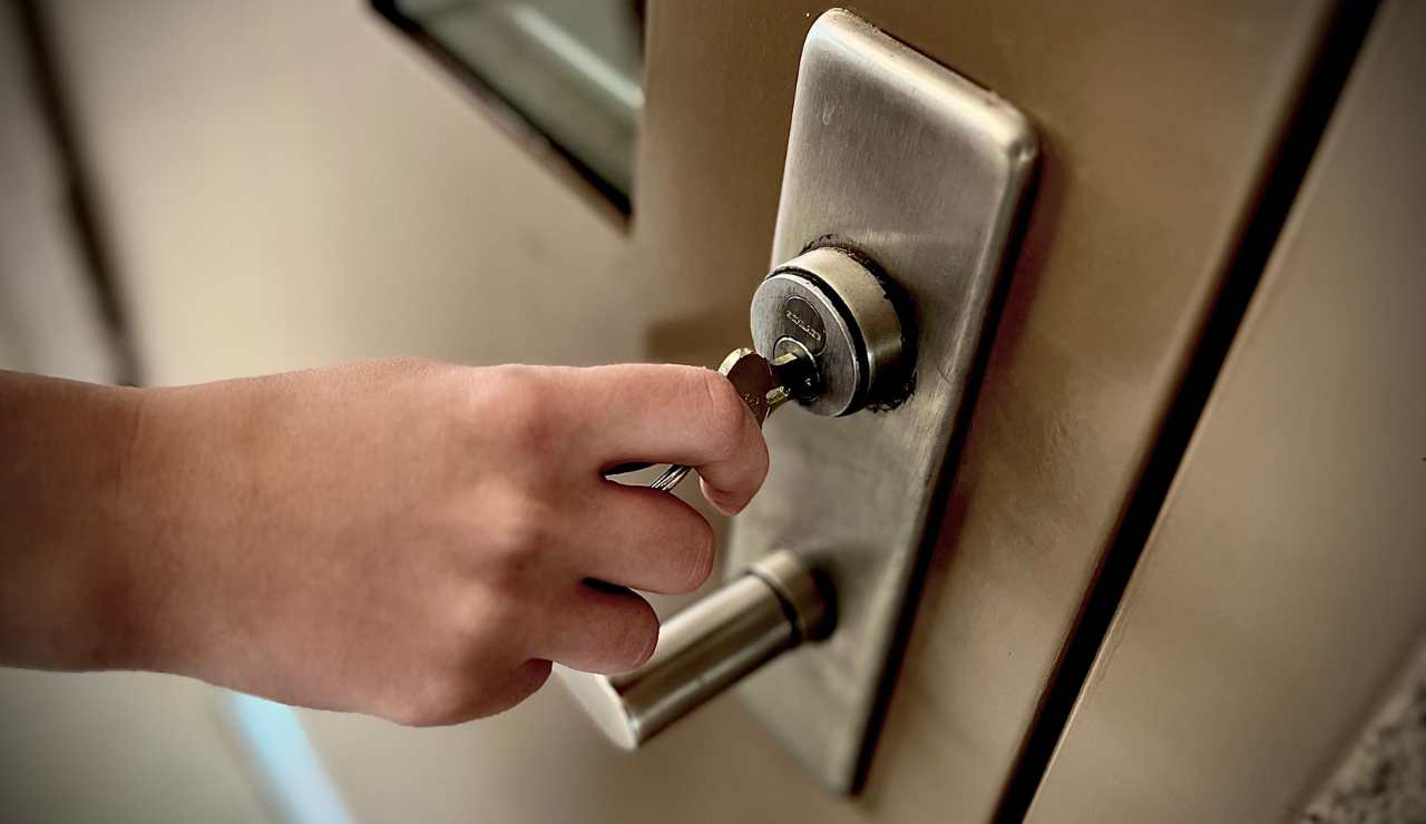 Chiusi in casa - fonte_Canva - sicilianews24.it