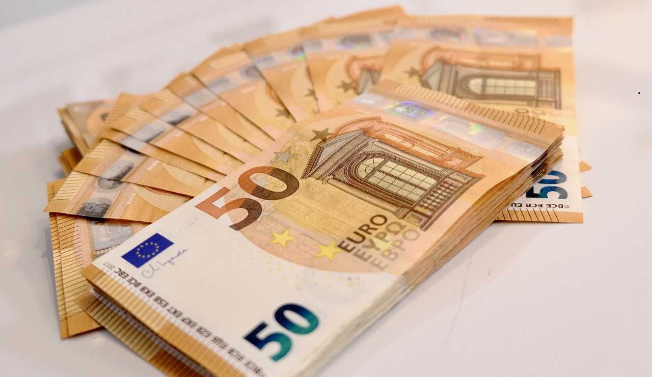 Puoi vivere con 500 euro al mese - fonte_Canva - sicilianews24.it